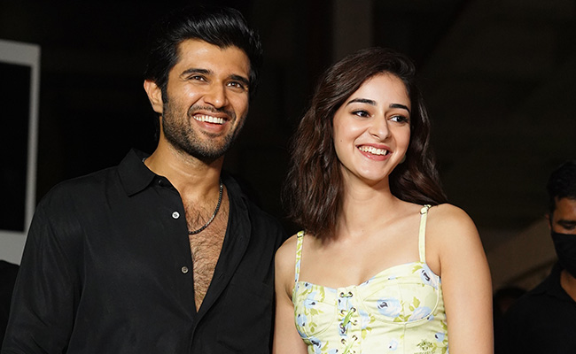 <i>Liger</i> Stars Vijay Deverakonda And Ananya Panday Left Event Because Of "Uncontrollable" Crowd