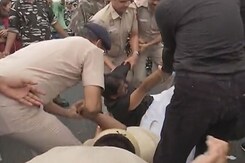 Congress MPs, Protesting Against Rising Prices, Lock Horns With Delhi Police Congress MPs, Protesting Against Rising Prices, Lock Horns With Delhi Police
