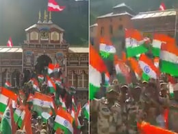 अमृत महोत्सव में गोते लगा रहा पहाड़, बद्रीनाथ में ITBP के जवानों और श्रद्धालुओं में दिखा जोश अमृत महोत्सव में गोते लगा रहा पहाड़, बद्रीनाथ में ITBP के जवानों और श्रद्धालुओं में दिखा जोश