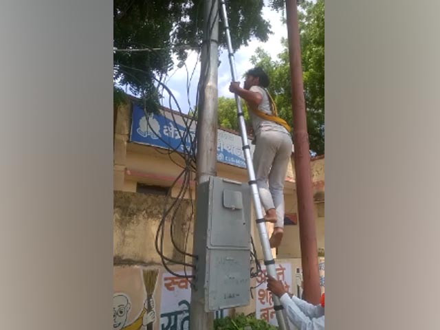 पुलिस ने वसूला 6 हजार का चालान, लाइनमैन ने गुस्से में आकर काट दी थाने की बिजली