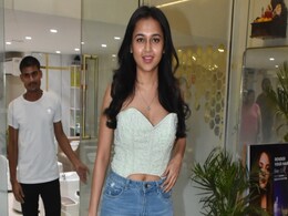 What <i>Naagin</i> Star Tejasswi Prakash Said When Paparazzi Told Her It Was Nag Panchami What <i>Naagin</i> Star Tejasswi Prakash Said When Paparazzi Told Her It Was Nag Panchami