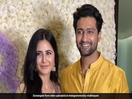 सलमान खान की बहन अर्पिता के गणपति समारोह में कैटरीना पहुंची पति विक्की कौशल के साथ, फोटो के लिए यूं पोज देती दिखीं सलमान खान की बहन अर्पिता के गणपति समारोह में कैटरीना पहुंची पति विक्की कौशल के साथ, फोटो के लिए यूं पोज देती दिखीं