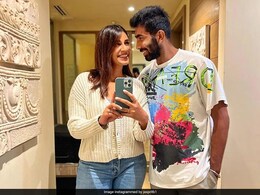 Jasprit Bumrah Shares Mirror Selfie With Sanjana Ganesan. The Caption Will Melt Your Heart Jasprit Bumrah Shares Mirror Selfie With Sanjana Ganesan. The Caption Will Melt Your Heart