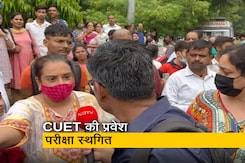 CUET की प्रवेश परीक्षा कई जगहों पर हुई स्थगित CUET की प्रवेश परीक्षा कई जगहों पर हुई स्थगित