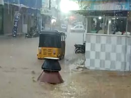 VIDEO: कभी देखी है तैरती 'बिरयानी', भगोने के साथ खुद ही जा रही हैं डिलीवर होने! VIDEO: कभी देखी है तैरती 'बिरयानी', भगोने के साथ खुद ही जा रही हैं डिलीवर होने!