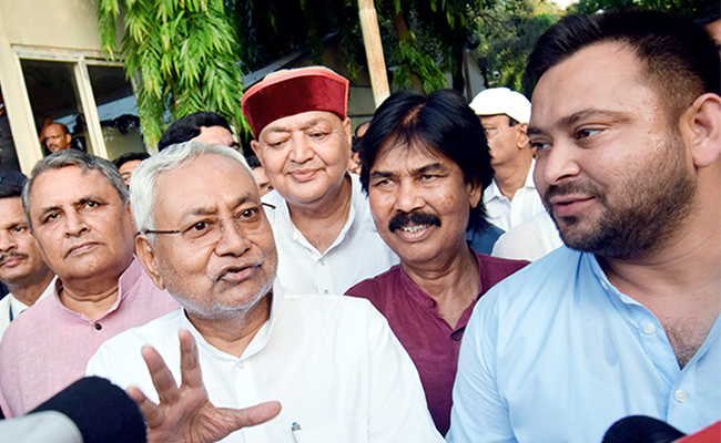 बिहार: पटना में दिखे अपराधियों के बुलंद हौसले तो विभिन्‍न मुद्दों पर जमकर हुई राजनीतिक बयानबाजी, आज की 10 बड़ी खबरें