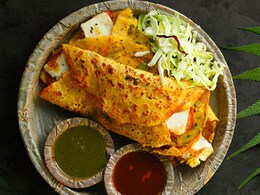 How To Make Aloo Cheela: A Quick, Easy And Yummy Breakfast Recipe Ready In 15 Mins