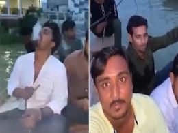 प्रयागराज में गंगा नदी के बीच में नाव पर हुक्का पीते और चिकन पकाते युवाओं का वीडियो वायरल प्रयागराज में गंगा नदी के बीच में नाव पर हुक्का पीते और चिकन पकाते युवाओं का वीडियो वायरल