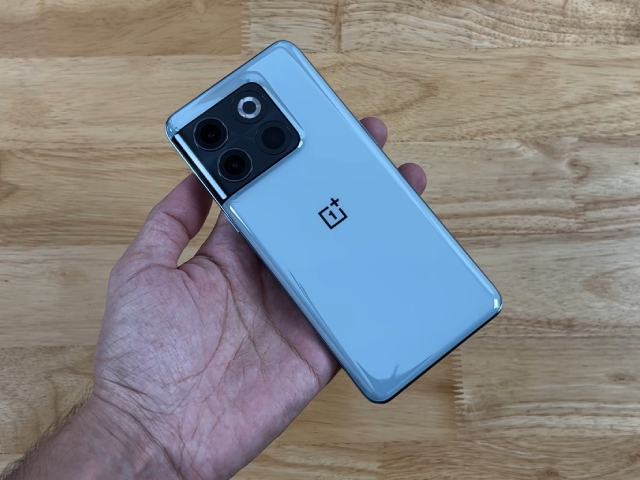 OnePlus 10T 5G Unboxing and First Look: Things Have Changed
