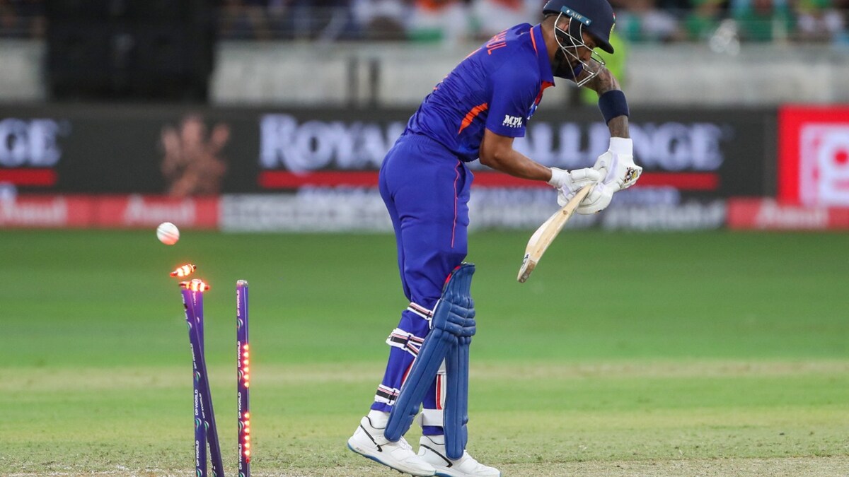 India vs Pakistan: KL Rahul Dismissed For Duck By Teenaged Pakistani Debutant Naseem Shah In Asia Cup. Watch India vs Pakistan: KL Rahul Dismissed For Duck By Teenaged Pakistani Debutant Naseem Shah In Asia Cup. Watch
