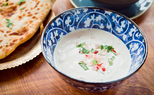 Diabetes के मरीज रायते में मिलाकर खा सकते हैं ये हरे पत्ते, ब्लड शुगर कम होने में मिलती है मदद 