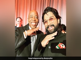 न्यू यॉर्क सिटी के मेयर पर भी चढ़ा 'पुष्पा' का रंग, अल्लू अर्जुन के साथ मिलकर किया सिग्नेचर स्टेप न्यू यॉर्क सिटी के मेयर पर भी चढ़ा 'पुष्पा' का रंग, अल्लू अर्जुन के साथ मिलकर किया सिग्नेचर स्टेप