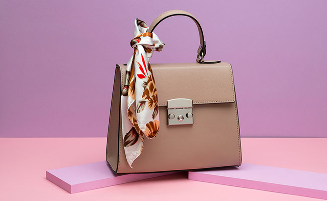 Trendy Tote Handbags To Give A Chic Spin To Your Style