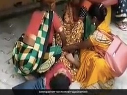 Woman Delivers Outside Hospital In UP, Nurse Sacked, Doctor Faces Probe Woman Delivers Outside Hospital In UP, Nurse Sacked, Doctor Faces Probe