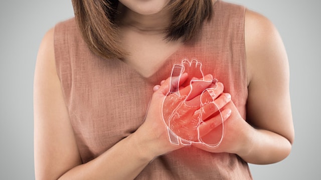 Smoking and excessive alcohol consumption can both increase the risk of heart attack