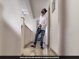 Viral Video: Yuvraj Singh Grooves To Govinda's <i>'Kisi Disco Mein Jaaye'</i> Viral Video: Yuvraj Singh Grooves To Govinda's <i>'Kisi Disco Mein Jaaye'</i>