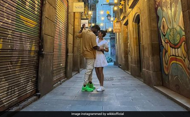 Just Some Pics Of Nayanthara And Vignesh Shivan Being Adorably Romantic In Spain