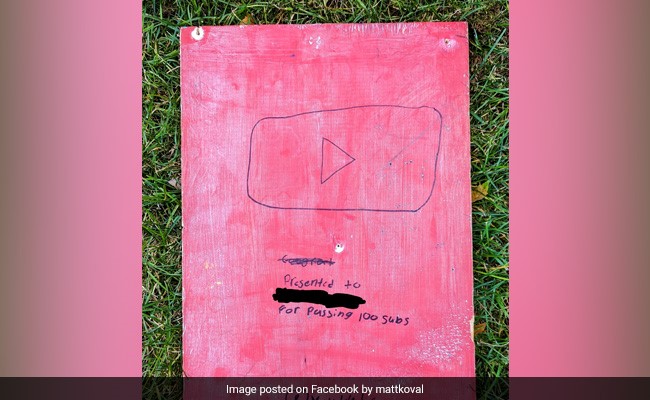 यूट्यूब पर 100 सब्सक्राइबर्स बनने की ख़ुशी पर दोस्तों ने गिफ्ट किया Wooden Play Button