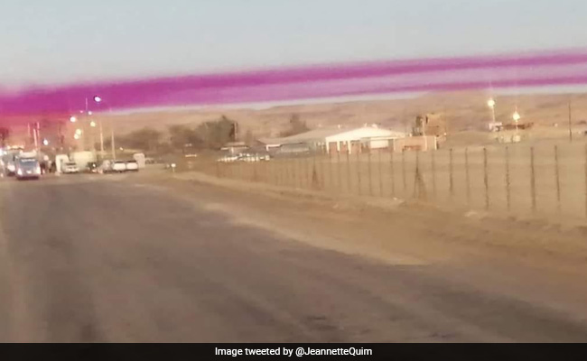 अचानक इस शहर के ऊपर छाए रहस्यमयी बैंगनी बादल, लोगों को हुई अनहोनी की आशंका!