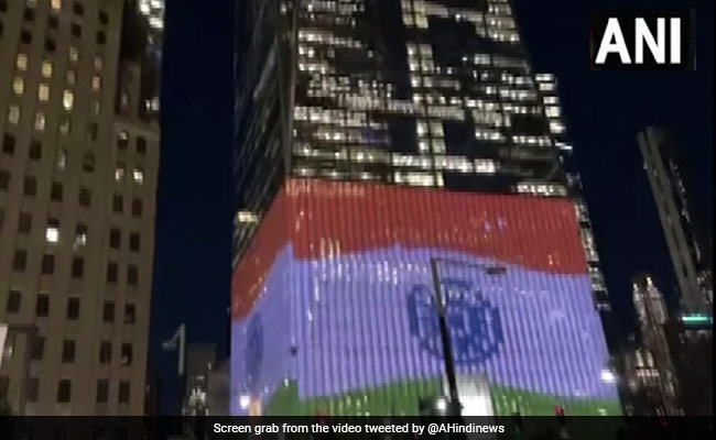 भारत के स्वतंत्रता दिवस के मौके पर तिरंगे की रोशनी से जगमगाया अमेरिका का वर्ल्ड ट्रेड सेंटर भारत के स्वतंत्रता दिवस के मौके पर तिरंगे की रोशनी से जगमगाया अमेरिका का वर्ल्ड ट्रेड सेंटर