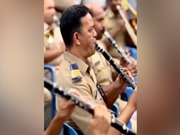 मुंबई पुलिस बैंड ने जन्माष्टमी पर दी शानदार परफॉर्मेंस, 'मच गया शोर' की धुन बजाकर जीता लोगों का दिल मुंबई पुलिस बैंड ने जन्माष्टमी पर दी शानदार परफॉर्मेंस, 'मच गया शोर' की धुन बजाकर जीता लोगों का दिल