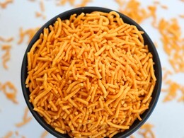 Australian Woman Tries Indian Snacks For The First Time; Reaction Goes Viral