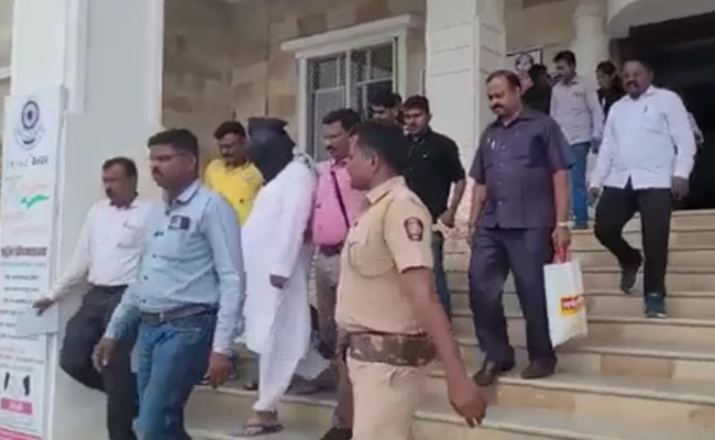 उमेश कोल्हे मर्डर : दो और आरोपी गिरफ्तार, फंड जुटाने के साथ ही फरार आरोपियों को दिया था आश्रय उमेश कोल्हे मर्डर : दो और आरोपी गिरफ्तार, फंड जुटाने के साथ ही फरार आरोपियों को दिया था आश्रय