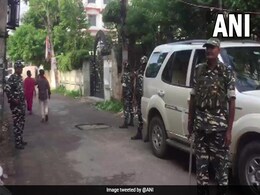 फ्लोर टेस्ट से पहले तेजस्वी की पार्टी RJD के नेताओं पर CBI का छापा फ्लोर टेस्ट से पहले तेजस्वी की पार्टी RJD के नेताओं पर CBI का छापा