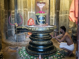 Shiv Puja: शिवलिंग पर जल चढ़ाने के बाद कर लें ये काम, पंडित जी ने बताई शिव पुराण में छिपी बात Shiv Puja: शिवलिंग पर जल चढ़ाने के बाद कर लें ये काम, पंडित जी ने बताई शिव पुराण में छिपी बात