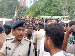 VIDEO: बीपीएससी अभ्यर्थियों पर लाठीचार्ज, परीक्षा पैटर्न में बदलाव को लेकर कर रहे थे विरोध-प्रदर्शन VIDEO: बीपीएससी अभ्यर्थियों पर लाठीचार्ज, परीक्षा पैटर्न में बदलाव को लेकर कर रहे थे विरोध-प्रदर्शन