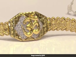 रक्षाबंधन : गुजरात के सूरत में आकर्षण का केंद्र बनी राखियां, कीमत 400 से 5 लाख रुपये तक रक्षाबंधन : गुजरात के सूरत में आकर्षण का केंद्र बनी राखियां, कीमत 400 से 5 लाख रुपये तक