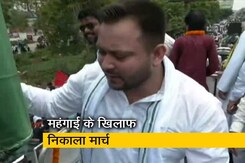 बिहार: महंगाई के खिलाफ विपक्ष का हल्लाबोल, कांग्रेस और RJD ने निकाला प्रतिरोध मार्च  बिहार: महंगाई के खिलाफ विपक्ष का हल्लाबोल, कांग्रेस और RJD ने निकाला प्रतिरोध मार्च