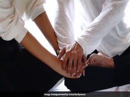 रीति-रिवाज से जन्माष्टमी पर दीपिका-रणवीर ने नए घर में किया गृह प्रवेश, वायरल हुईं पूजा की तस्वीरें रीति-रिवाज से जन्माष्टमी पर दीपिका-रणवीर ने नए घर में किया गृह प्रवेश, वायरल हुईं पूजा की तस्वीरें