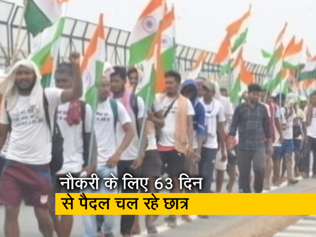 नियुक्ति की मांग लेकर 1000 किमी पैदल चल दिल्ली आ रहे छात्रों को पुलिस ने रोका, सौरभ शुक्ला की रिपोर्ट