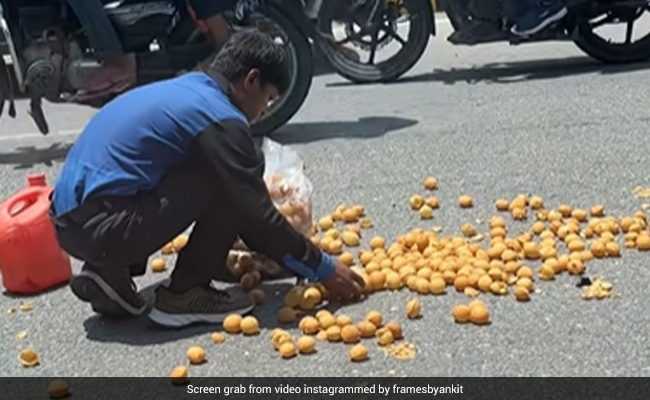 Watch: Man Picks Up <i>Golgappas</i> From Road, Internet Slams Instagram User Who Shared Clip