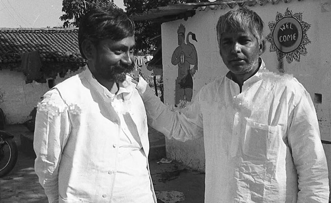 बनते बिगड़ते रहे हैं नीतीश और लालू के रिश्ते, फिर वायरल हो रही है पुरानी तस्वीर