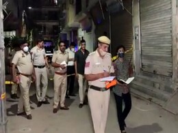 राजधानी दिल्ली में कार सवार 3 लोगों पर फायरिंग, 1 की मौत, दूसरा गंभीर रूप से घायल राजधानी दिल्ली में कार सवार 3 लोगों पर फायरिंग, 1 की मौत, दूसरा गंभीर रूप से घायल
