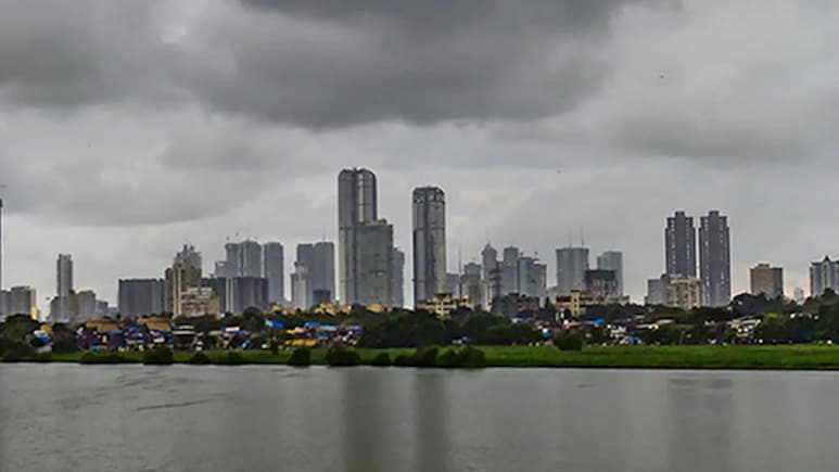 Mumbai Rain: तब्बल 20 वर्षांतील रेकॉर्ड तुटला, मुंबईत मान्सून दाखल होताच पुढील 24 तासांसाठी मोठा इशारा