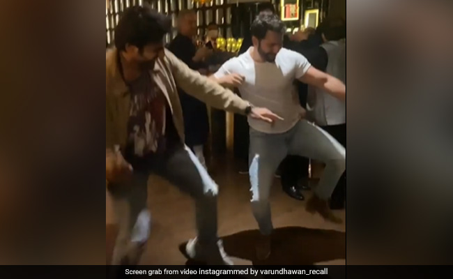 ICYMI: Varun Dhawan And Kartik Aaryan Grooving To <i>Bom Diggy Diggy</i>