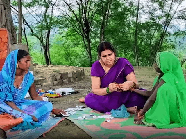 ASHA Worker From Madhya Pradesh Uses Paintings To Educate Villagers On How To Be Healthy