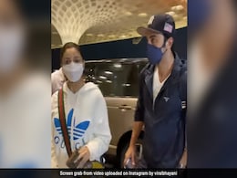 आलिया भट्ट के साथ सुकून के कुछ पल बिताने वेकेशन पर निकले रणबीर कपूर, वायरल हुआ Video आलिया भट्ट के साथ सुकून के कुछ पल बिताने वेकेशन पर निकले रणबीर कपूर, वायरल हुआ Video