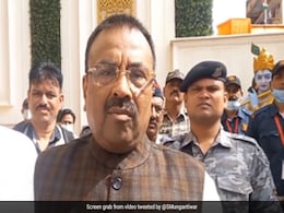 महाराष्ट्र में कर्मचारियों को फोन पर 'वंदे मातरम' बोलने के फरमान पर छिड़ा सियासी घमासान महाराष्ट्र में कर्मचारियों को फोन पर 'वंदे मातरम' बोलने के फरमान पर छिड़ा सियासी घमासान