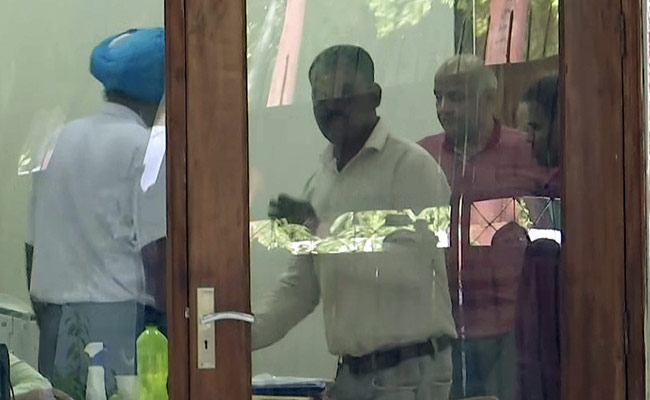 Delhi's Lt Governor Transfers 12 Bureaucrats After Raid On Manish Sisodia