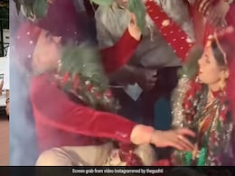 Viral Video: Bride And Groom Break Into Intense Fight On Big Day, Internet Asks "What On Earth Is Happening?" Viral Video: Bride And Groom Break Into Intense Fight On Big Day, Internet Asks "What On Earth Is Happening?"