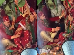 शादी का मंडप बना अखाड़ा! देखते ही देखते भिड़ गए दूल्हा-दुल्हन, हाथा-पाई का Video Viral शादी का मंडप बना अखाड़ा! देखते ही देखते भिड़ गए दूल्हा-दुल्हन, हाथा-पाई का Video Viral