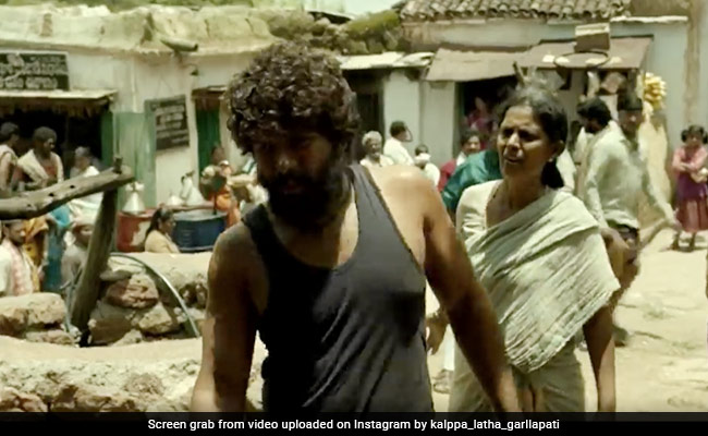 'पुष्पा' में अल्लू अर्जुन की मां का रोल करने वाली ये एक्ट्रेस असली जिंदगी में बेहद ग्लैमरस, तस्वीरों से नहीं हटा सकेंगे नजर