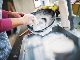 प्याज के इस्तेमाल से चुटकियों में साफ हो जाएगा जला हुआ बर्तन, यहां जानें इस्तेमाल करने का तरीका प्याज के इस्तेमाल से चुटकियों में साफ हो जाएगा जला हुआ बर्तन, यहां जानें इस्तेमाल करने का तरीका