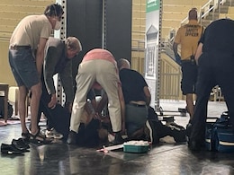 सलमान रुश्दी का इलाज करने वाली डॉक्टर ने कहा, उनके शरीर पर चाकू के कई निशान सलमान रुश्दी का इलाज करने वाली डॉक्टर ने कहा, उनके शरीर पर चाकू के कई निशान