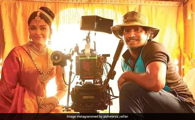 Viral Pic Of Aishwarya Rai Bachchan From The Sets Of <i>Ponniyin Selvan</i>