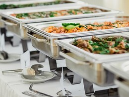 5 Tips To Avoid Overeating During Shadi Season And Avoid Bloating